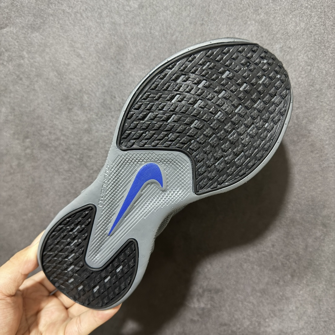 Nike NIKE AVA X耐克顶级迈柔」路跑鞋，通过超强缓震与舒适度的全面提升令跑步更加轻松，缓解冲击压力，加快恢复