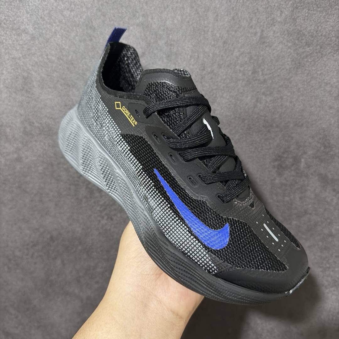 Nike NIKE AVA X耐克顶级迈柔」路跑鞋，通过超强缓震与舒适度的全面提升令跑步更加轻松，缓解冲击压力，加快恢复