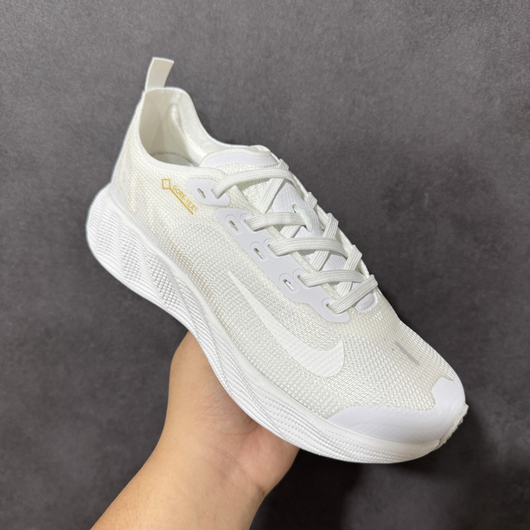 Nike NIKE AVA X耐克顶级迈柔」路跑鞋，通过超强缓震与舒适度的全面提升令跑步更加轻松，缓解冲击压力，加快恢复