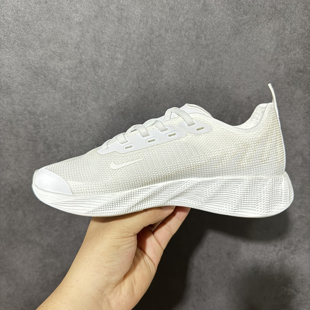 Nike NIKE AVA X耐克顶级迈柔」路跑鞋，通过超强缓震与舒适度的全面提升令跑步更加轻松，缓解冲击压力，加快恢复
