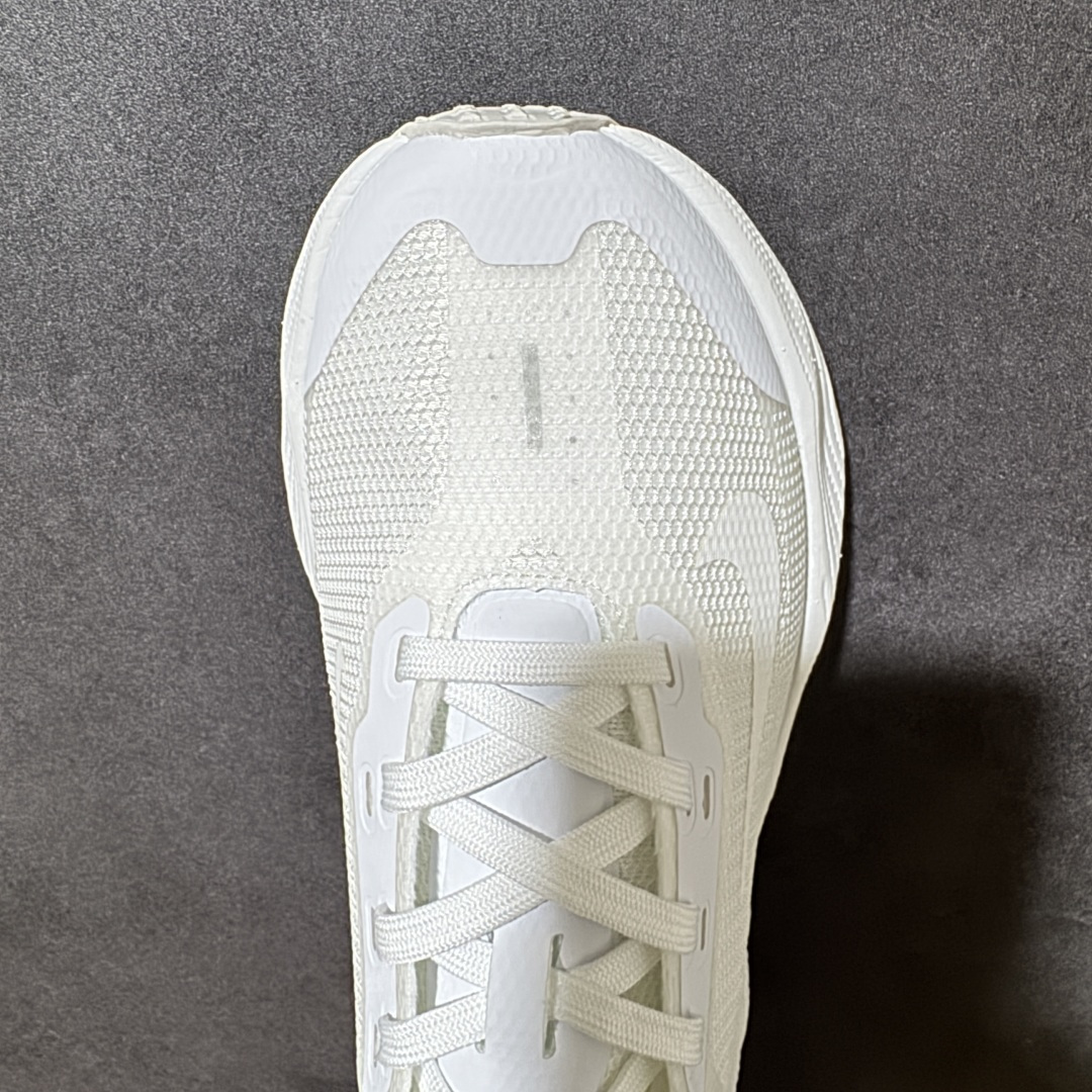 Nike NIKE AVA X耐克顶级迈柔」路跑鞋，通过超强缓震与舒适度的全面提升令跑步更加轻松，缓解冲击压力，加快恢复