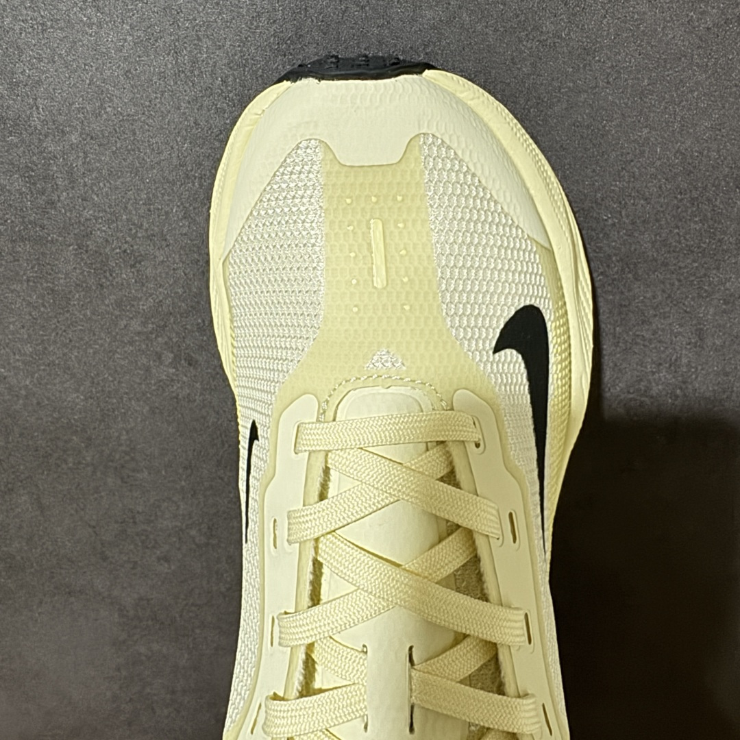 Nike NIKE AVA X耐克顶级迈柔」路跑鞋，通过超强缓震与舒适度的全面提升令跑步更加轻松，缓解冲击压力，加快恢复