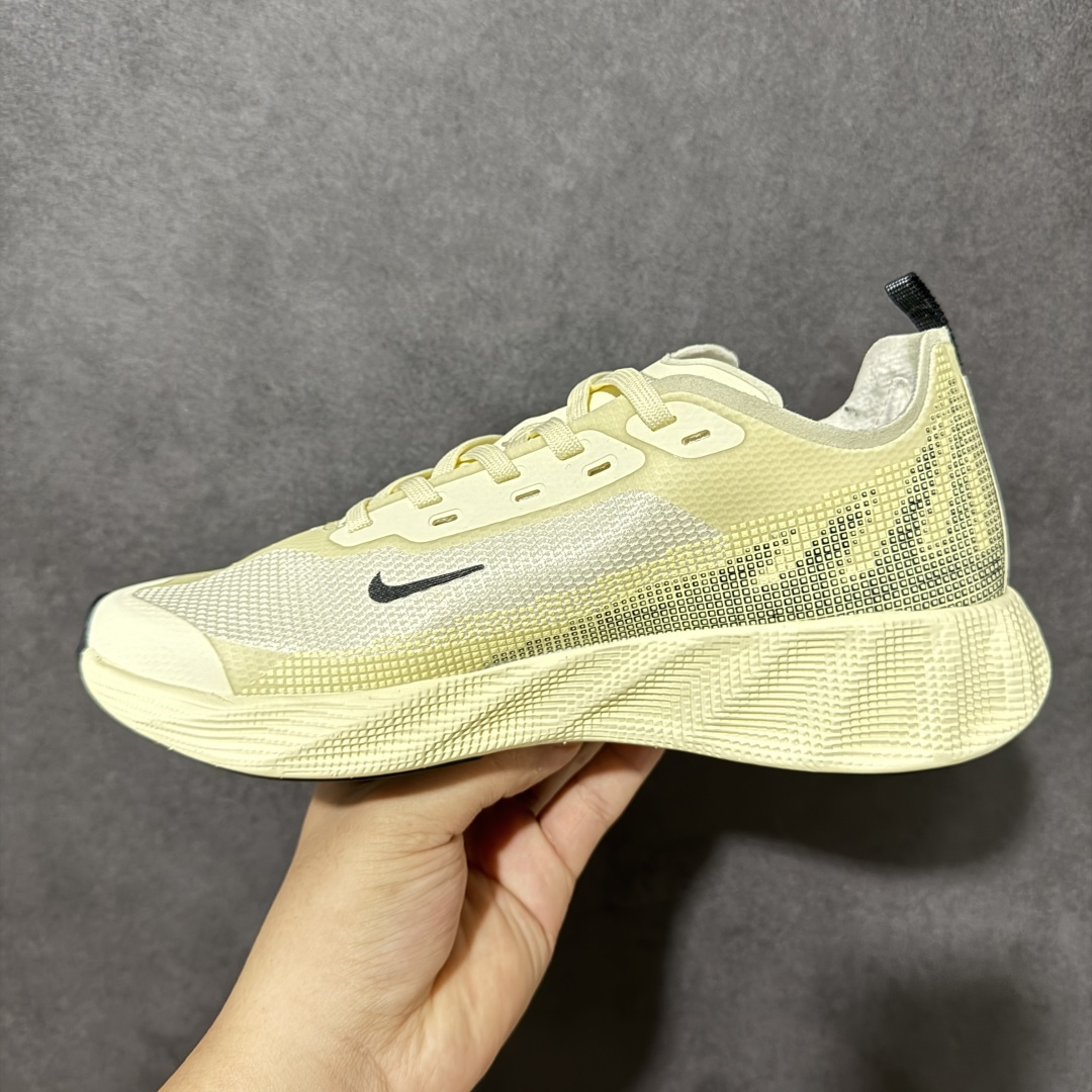 Nike NIKE AVA X耐克顶级迈柔」路跑鞋，通过超强缓震与舒适度的全面提升令跑步更加轻松，缓解冲击压力，加快恢复