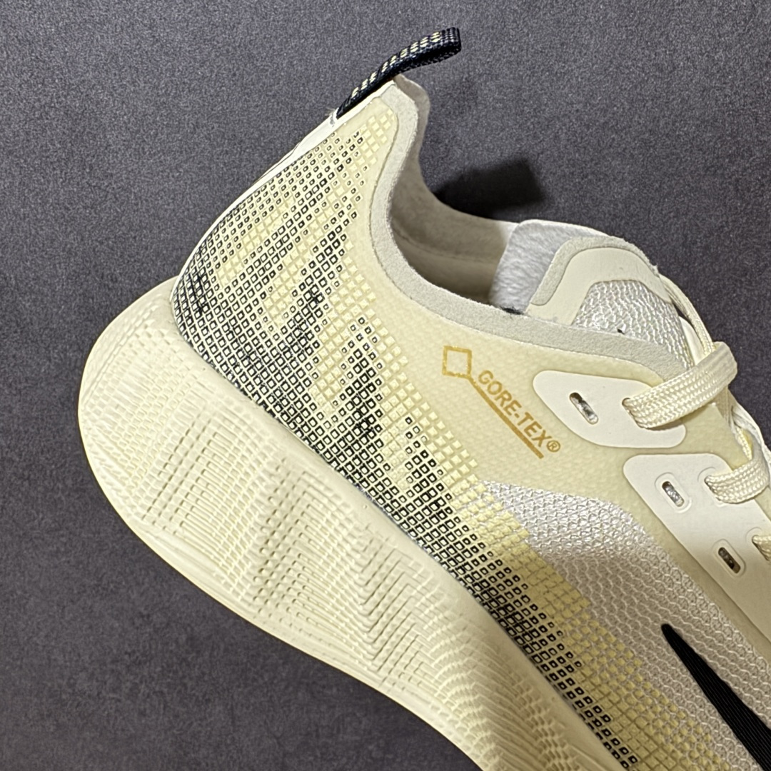 Nike NIKE AVA X耐克顶级迈柔」路跑鞋，通过超强缓震与舒适度的全面提升令跑步更加轻松，缓解冲击压力，加快恢复