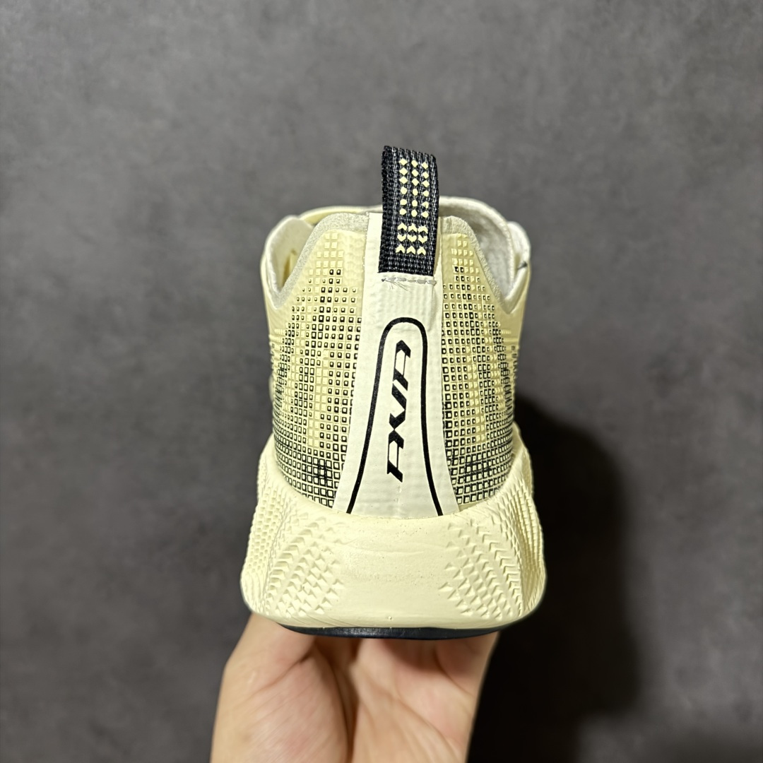 Nike NIKE AVA X耐克顶级迈柔」路跑鞋，通过超强缓震与舒适度的全面提升令跑步更加轻松，缓解冲击压力，加快恢复