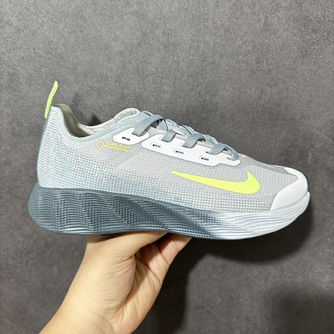 Nike NIKE AVA X耐克顶级迈柔」路跑鞋,通过超强缓震与舒适度的全面提升令跑步更加轻松,缓解冲击压力,加快恢复 Nike NIKE AVA X耐克顶级迈柔」路跑鞋,通过超强缓震与舒适度的全面提升令跑步更加轻松,缓解冲击压力,加快恢复
