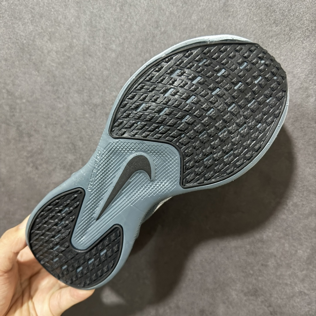 Nike NIKE AVA X耐克顶级迈柔」路跑鞋，通过超强缓震与舒适度的全面提升令跑步更加轻松，缓解冲击压力，加快恢复