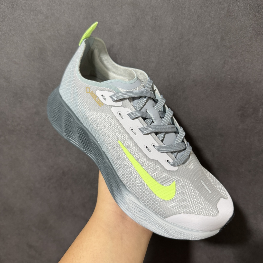 Nike NIKE AVA X耐克顶级迈柔」路跑鞋，通过超强缓震与舒适度的全面提升令跑步更加轻松，缓解冲击压力，加快恢复