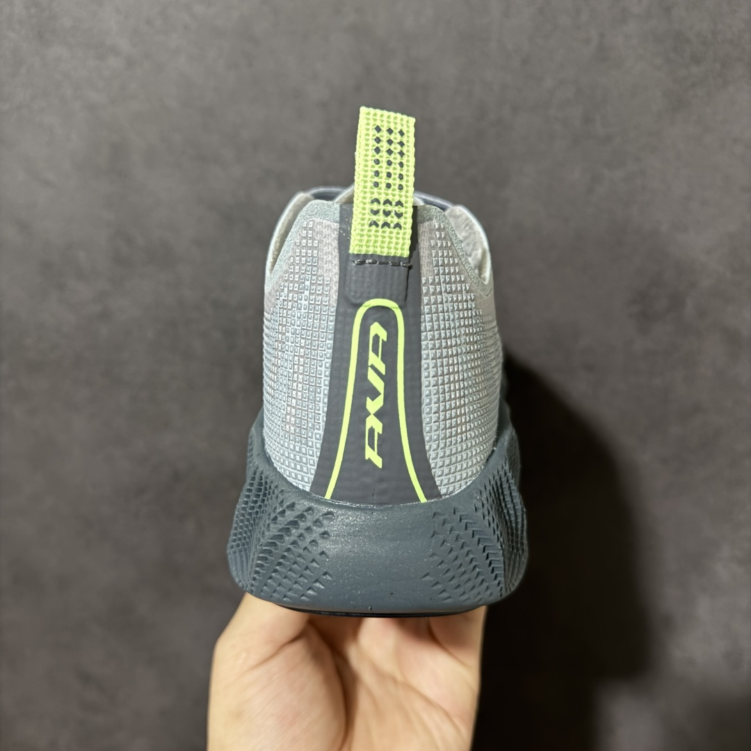 Nike NIKE AVA X耐克顶级迈柔」路跑鞋，通过超强缓震与舒适度的全面提升令跑步更加轻松，缓解冲击压力，加快恢复