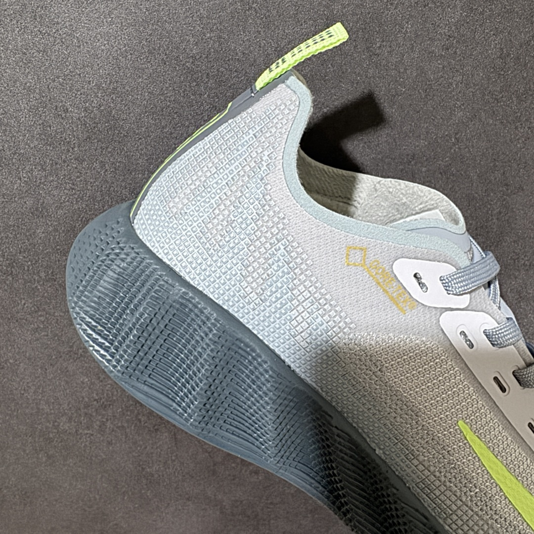 Nike NIKE AVA X耐克顶级迈柔」路跑鞋，通过超强缓震与舒适度的全面提升令跑步更加轻松，缓解冲击压力，加快恢复