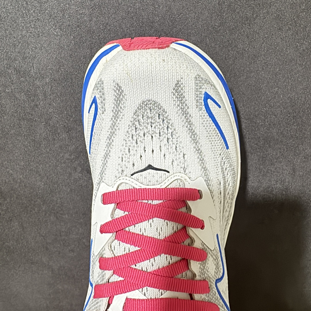 HOKA M CLIFTON 10 轻量低帮户外越野跑鞋 户外山脉越野轻量运动跑鞋 鞋面用轻的无缝架构 鞋带用了弹性不易