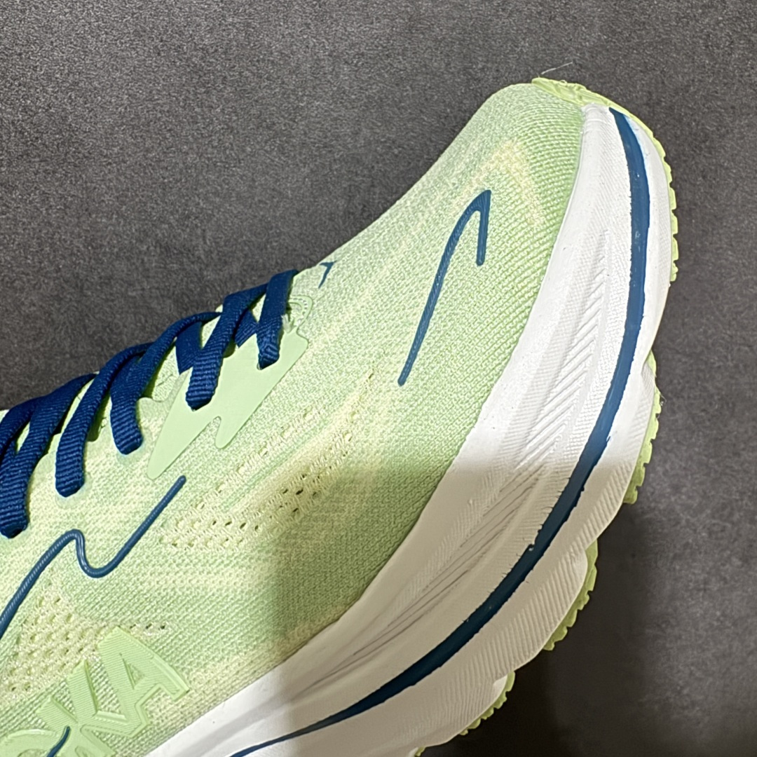 HOKA M CLIFTON 10 轻量低帮户外越野跑鞋 户外山脉越野轻量运动跑鞋 鞋面用轻的无缝架构 鞋带用了弹性不易