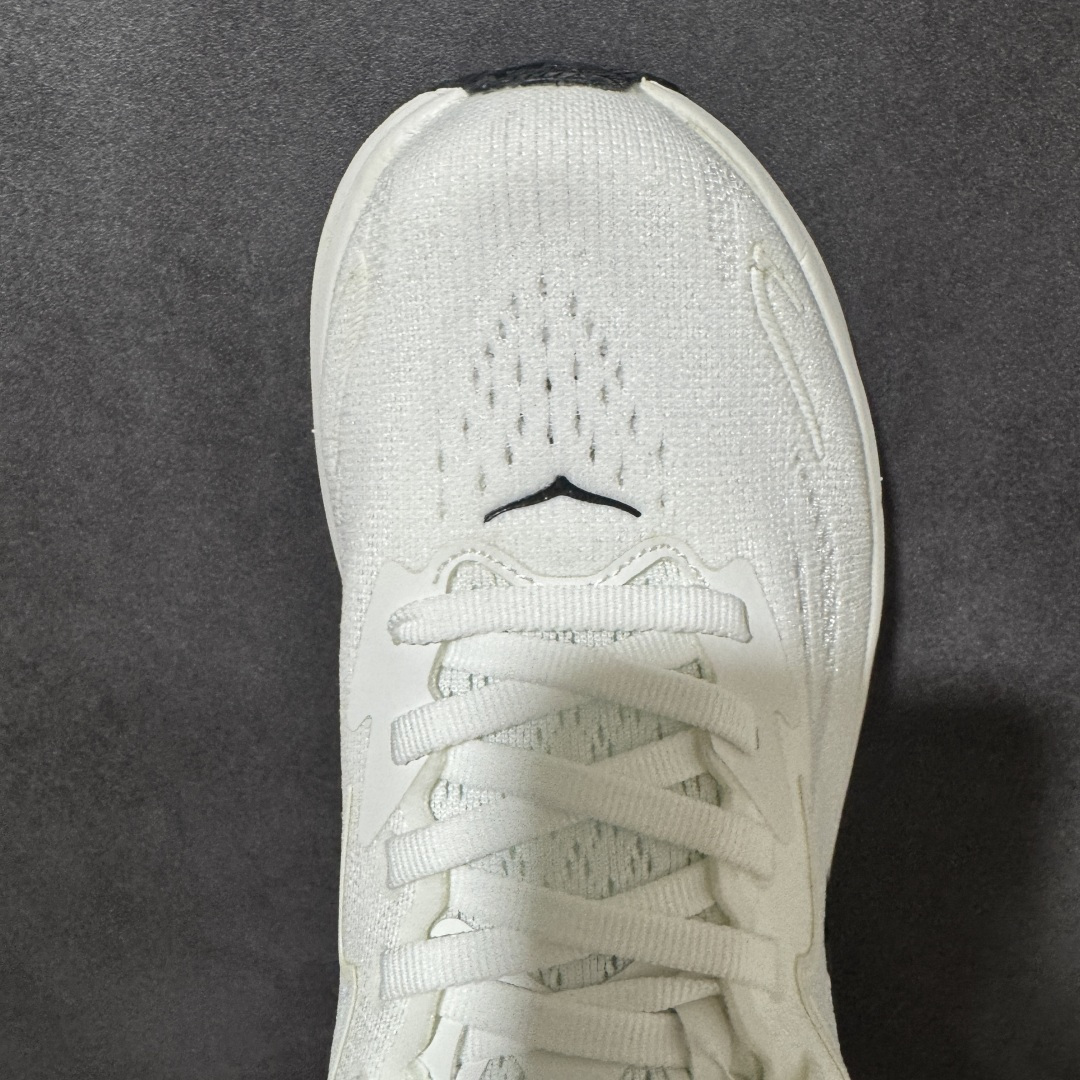 HOKA M CLIFTON 10 轻量低帮户外越野跑鞋 户外山脉越野轻量运动跑鞋 鞋面用轻的无缝架构 鞋带用了弹性不易
