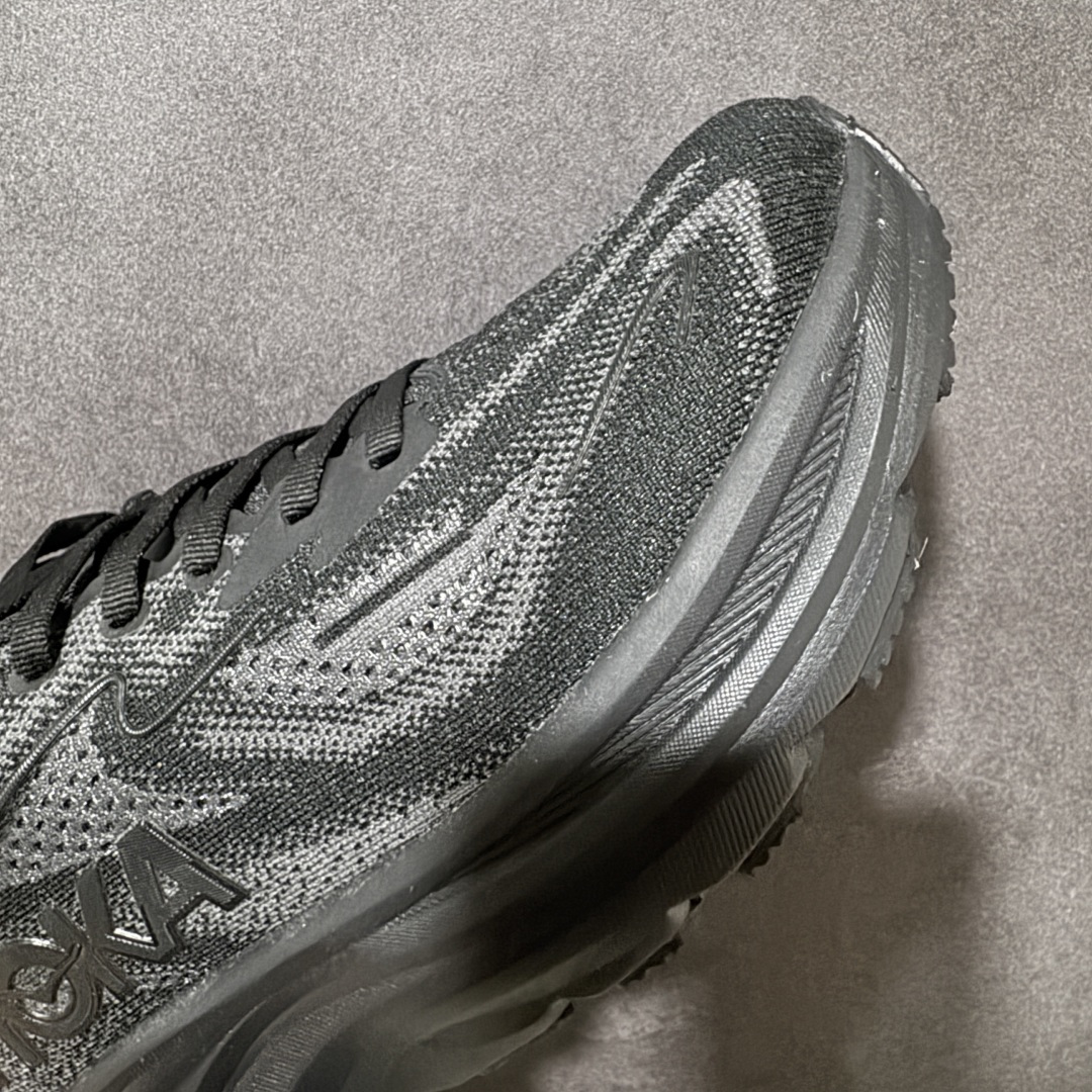HOKA M CLIFTON 10 轻量低帮户外越野跑鞋 户外山脉越野轻量运动跑鞋 鞋面用轻的无缝架构 鞋带用了弹性不易