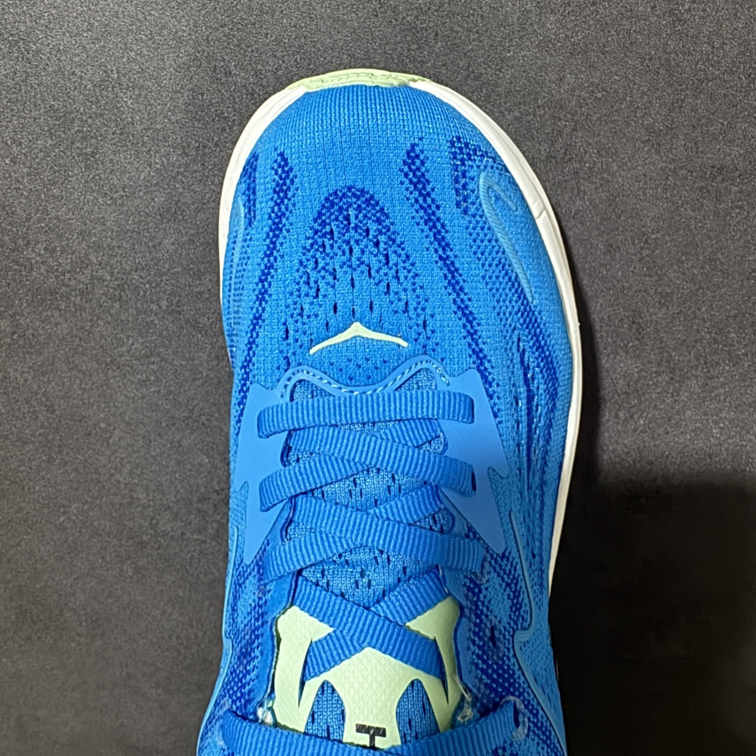 HOKA M CLIFTON 10 轻量低帮户外越野跑鞋 户外山脉越野轻量运动跑鞋 鞋面用轻的无缝架构 鞋带用了弹性不易