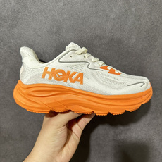 HOKA M CLIFTON 10 轻量低帮户外越野跑鞋 户外山脉越野轻量运动跑鞋 鞋面用轻的无缝架构 鞋带用了弹性不易 HOKA M CLIFTON 10 轻量低帮户外越野跑鞋 户外山脉越野轻量运动跑鞋 鞋面用轻的无缝架构 鞋带用了弹性不易