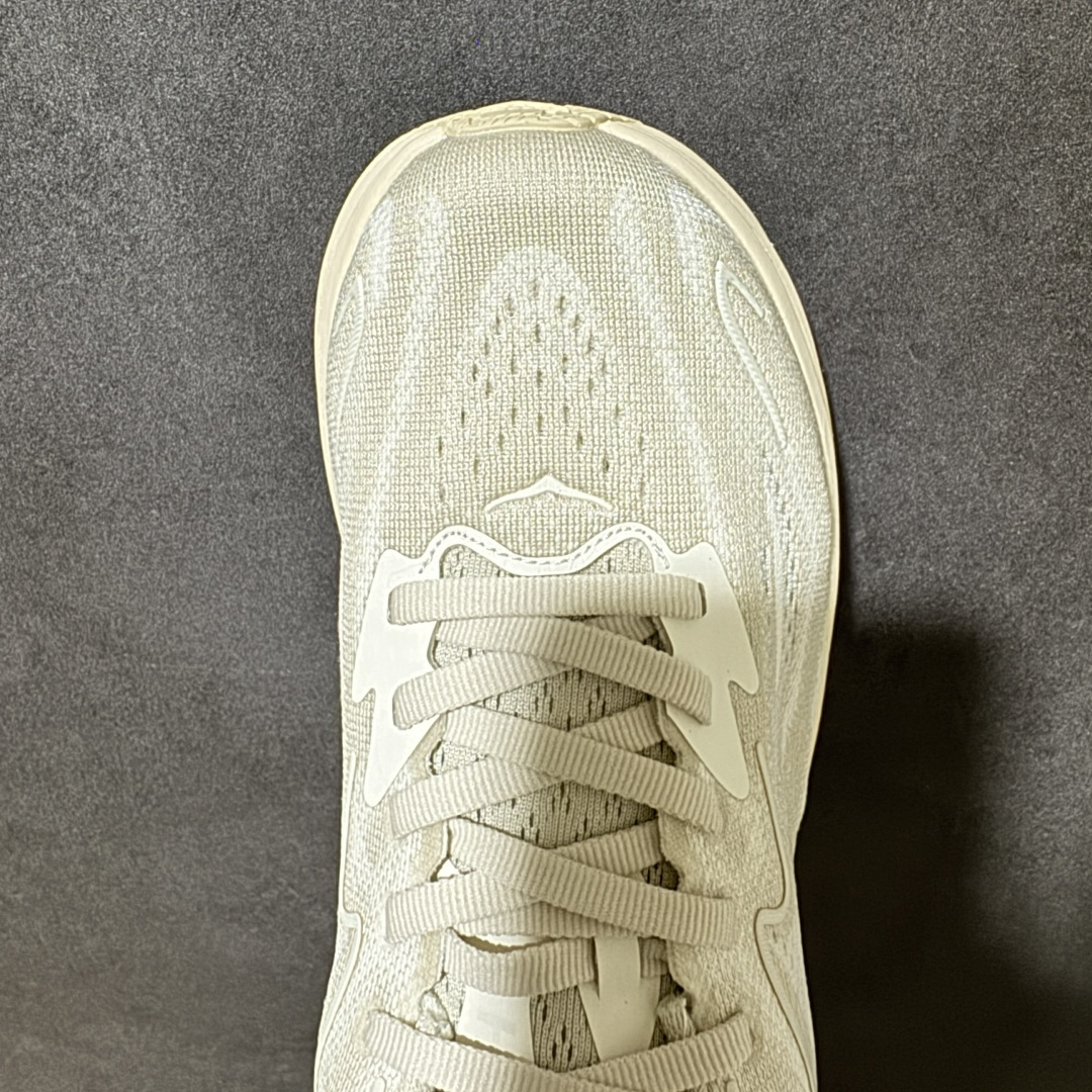 HOKA M CLIFTON 10 轻量低帮户外越野跑鞋 户外山脉越野轻量运动跑鞋 鞋面用轻的无缝架构 鞋带用了弹性不易