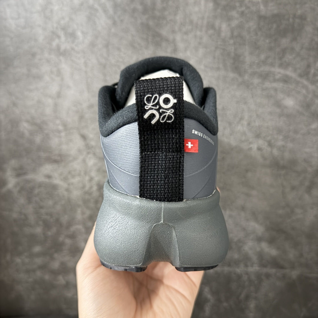 LOEWE罗意威 x ON昂跑 联名款 Cloudsolo系列 •原鞋一致橡胶底 原版高弹MD 加爆米花料 •正确后跟小
