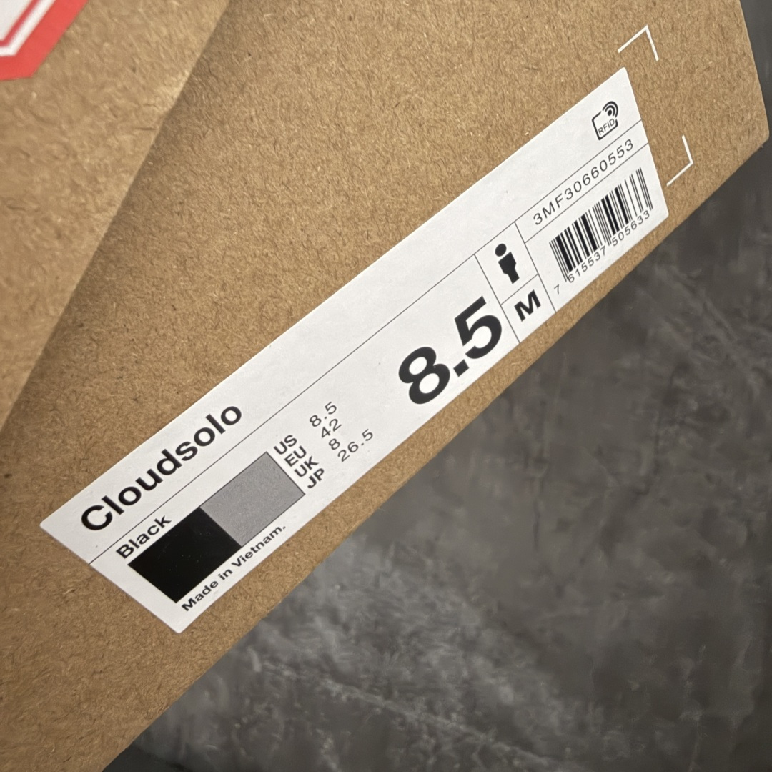 LOEWE罗意威 x ON昂跑 联名款 Cloudsolo系列 •原鞋一致橡胶底 原版高弹MD 加爆米花料 •正确后跟小