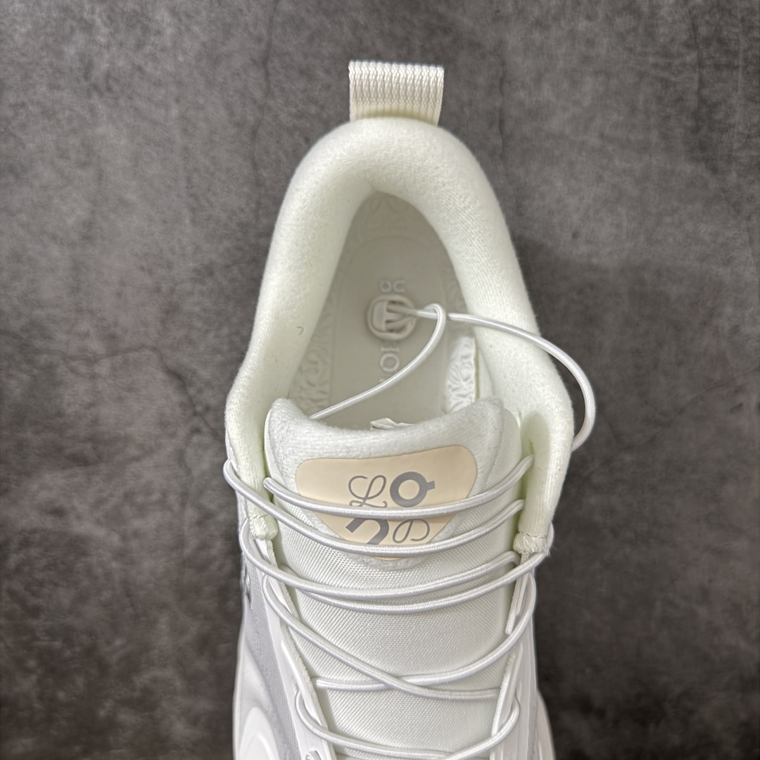 LOEWE罗意威 x ON昂跑 联名款 Cloudsolo系列 •原鞋一致橡胶底 原版高弹MD 加爆米花料 •正确后跟小