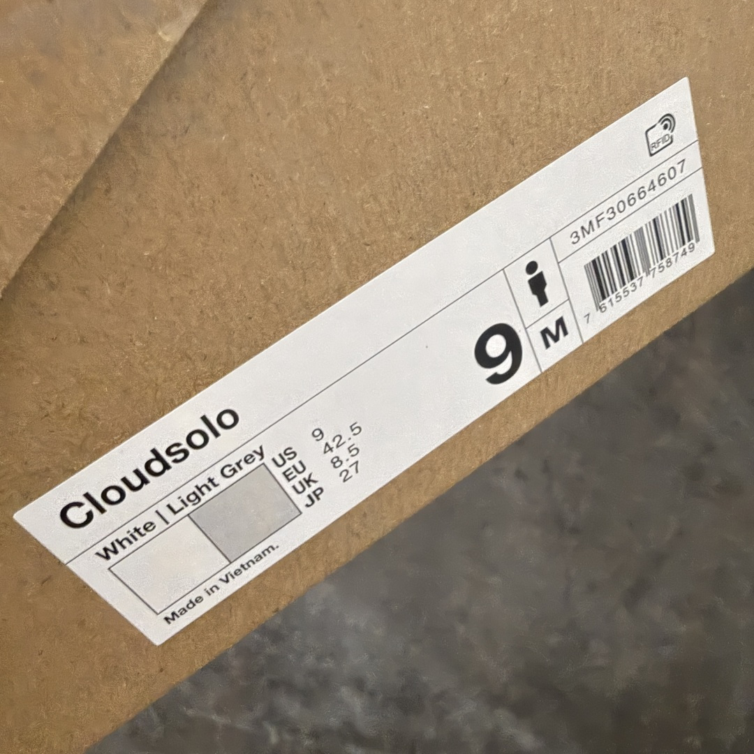 LOEWE罗意威 x ON昂跑 联名款 Cloudsolo系列 •原鞋一致橡胶底 原版高弹MD 加爆米花料 •正确后跟小