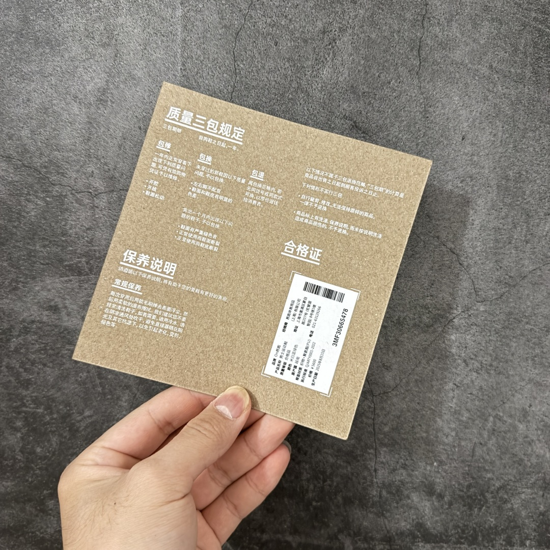 LOEWE罗意威 x ON昂跑 联名款 Cloudsolo系列 •原鞋一致橡胶底 原版高弹MD 加爆米花料 •正确后跟小
