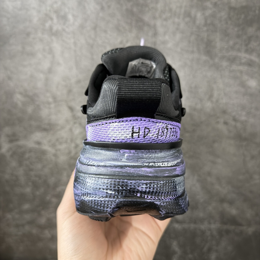 Nike V2K Run 减震防滑复古低帮跑步鞋 #鞋款被命名为 Runtekk 设计上借鉴了 2000 年的跑鞋风格 