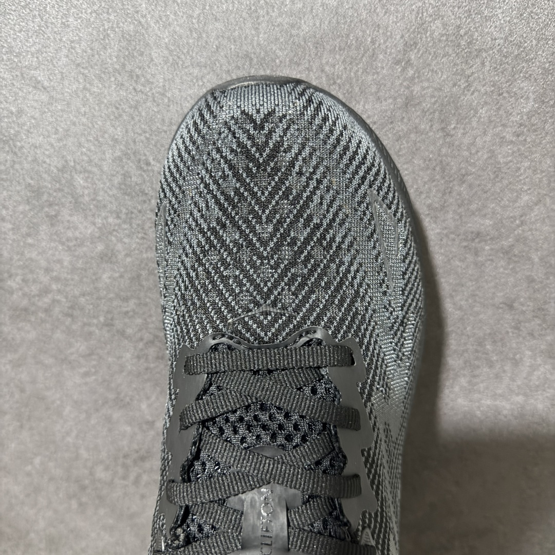HOKA W CLIFTON PRO 轻量低帮户外越野跑鞋 户外山脉越野轻量运动跑鞋 鞋面用轻的无缝架构 鞋带用了弹性不