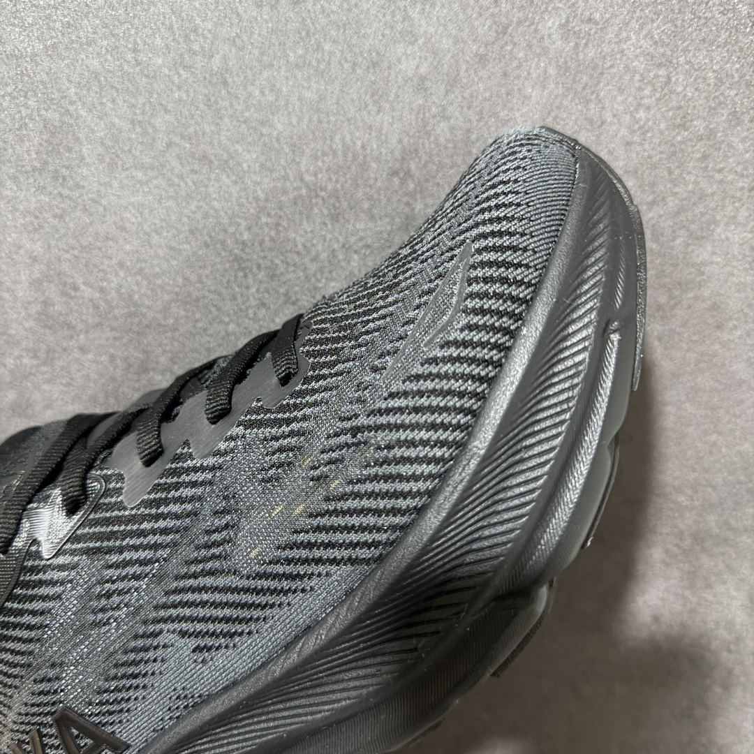 HOKA W CLIFTON PRO 轻量低帮户外越野跑鞋 户外山脉越野轻量运动跑鞋 鞋面用轻的无缝架构 鞋带用了弹性不