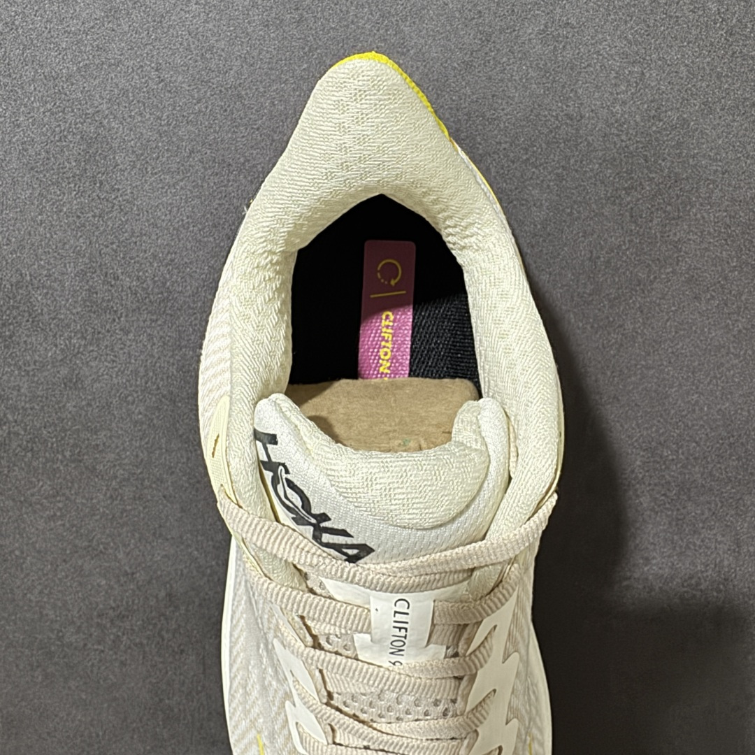 HOKA W CLIFTON PRO 轻量低帮户外越野跑鞋 户外山脉越野轻量运动跑鞋 鞋面用轻的无缝架构 鞋带用了弹性不