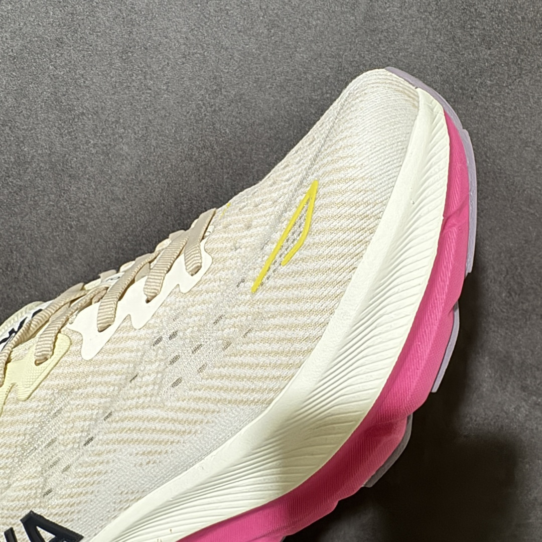 HOKA W CLIFTON PRO 轻量低帮户外越野跑鞋 户外山脉越野轻量运动跑鞋 鞋面用轻的无缝架构 鞋带用了弹性不