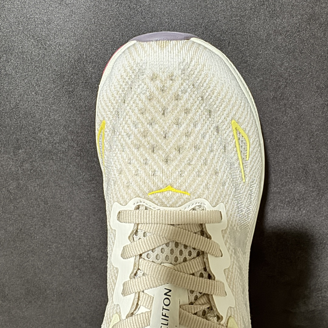 HOKA W CLIFTON PRO 轻量低帮户外越野跑鞋 户外山脉越野轻量运动跑鞋 鞋面用轻的无缝架构 鞋带用了弹性不