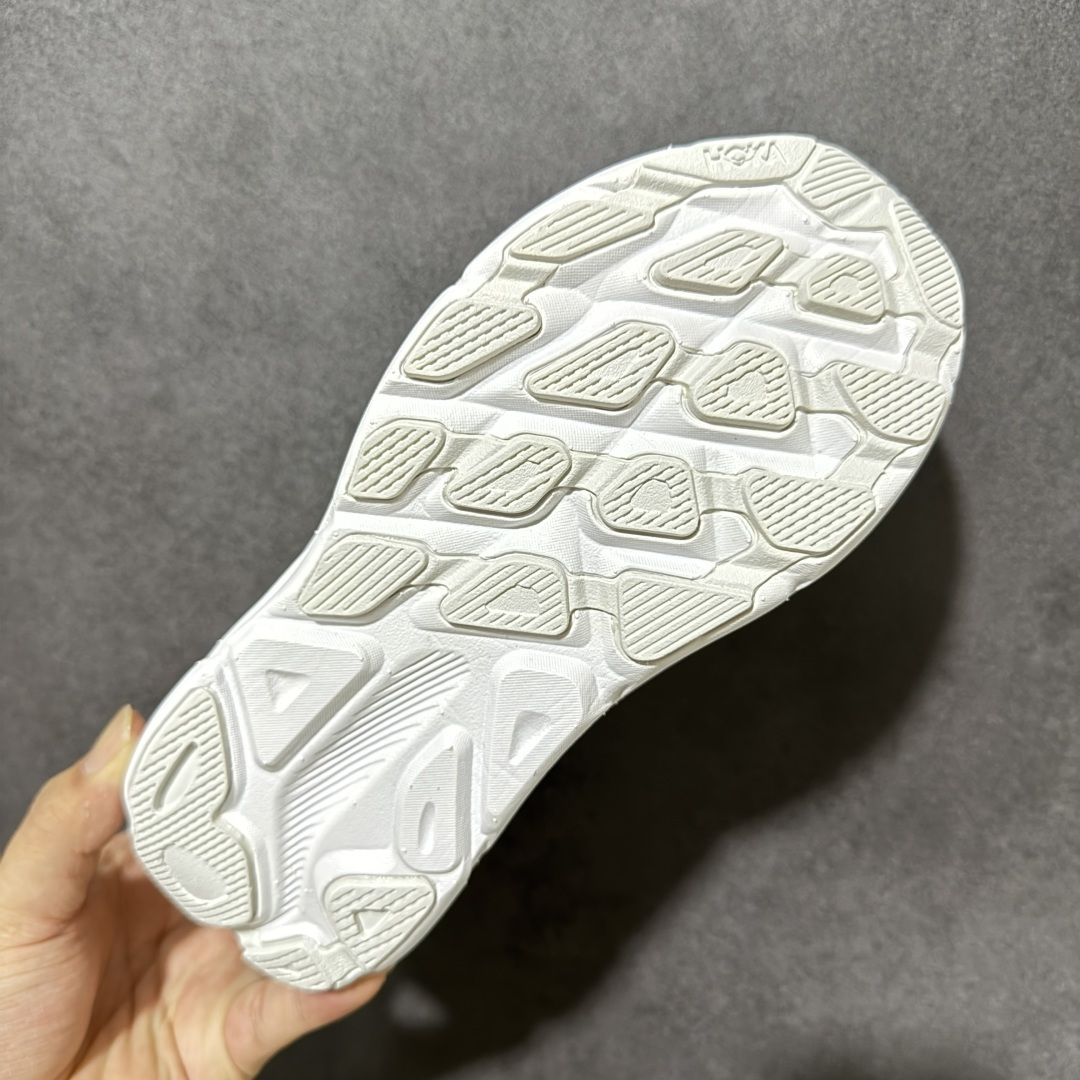 HOKA W CLIFTON PRO 轻量低帮户外越野跑鞋 户外山脉越野轻量运动跑鞋 鞋面用轻的无缝架构 鞋带用了弹性不