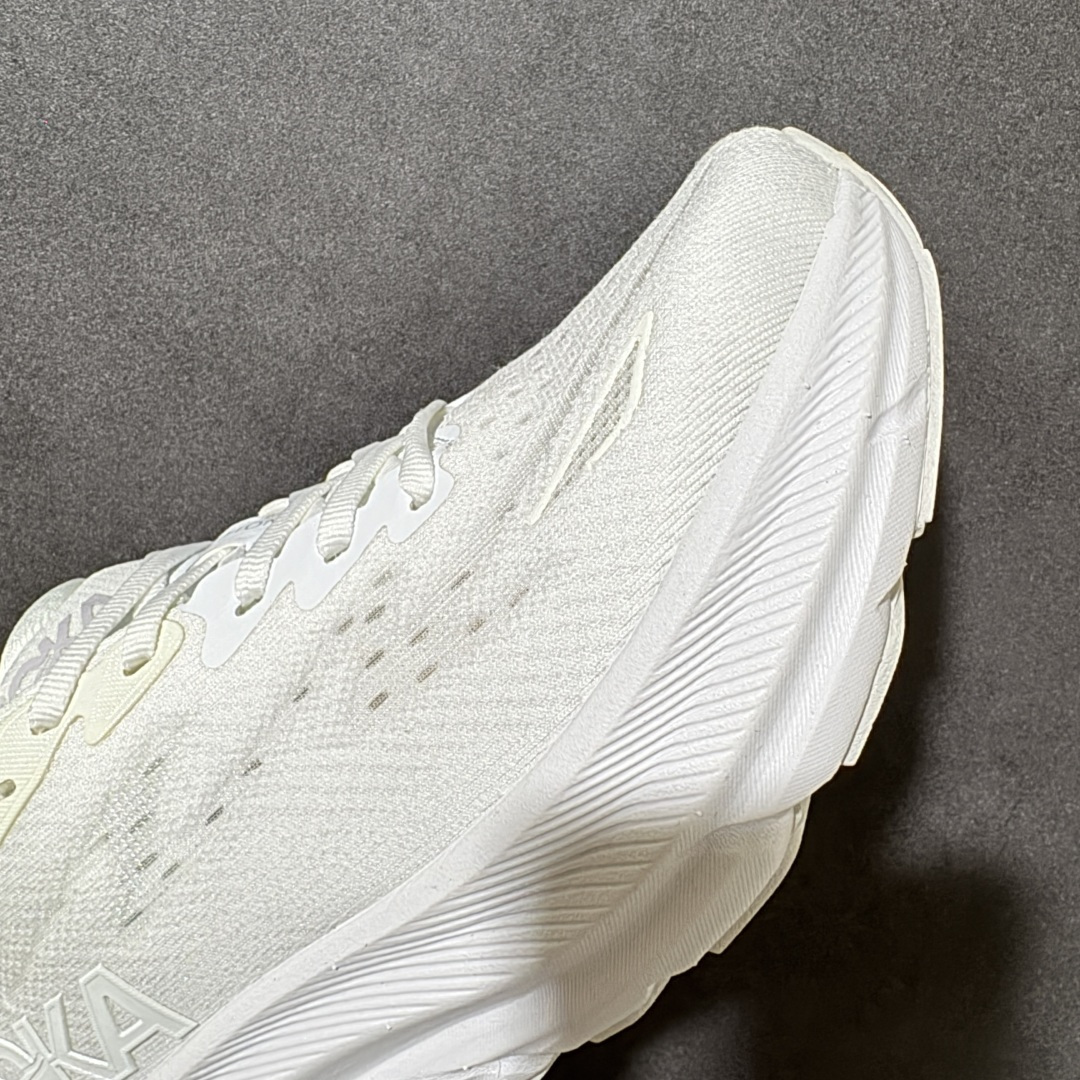 HOKA W CLIFTON PRO 轻量低帮户外越野跑鞋 户外山脉越野轻量运动跑鞋 鞋面用轻的无缝架构 鞋带用了弹性不