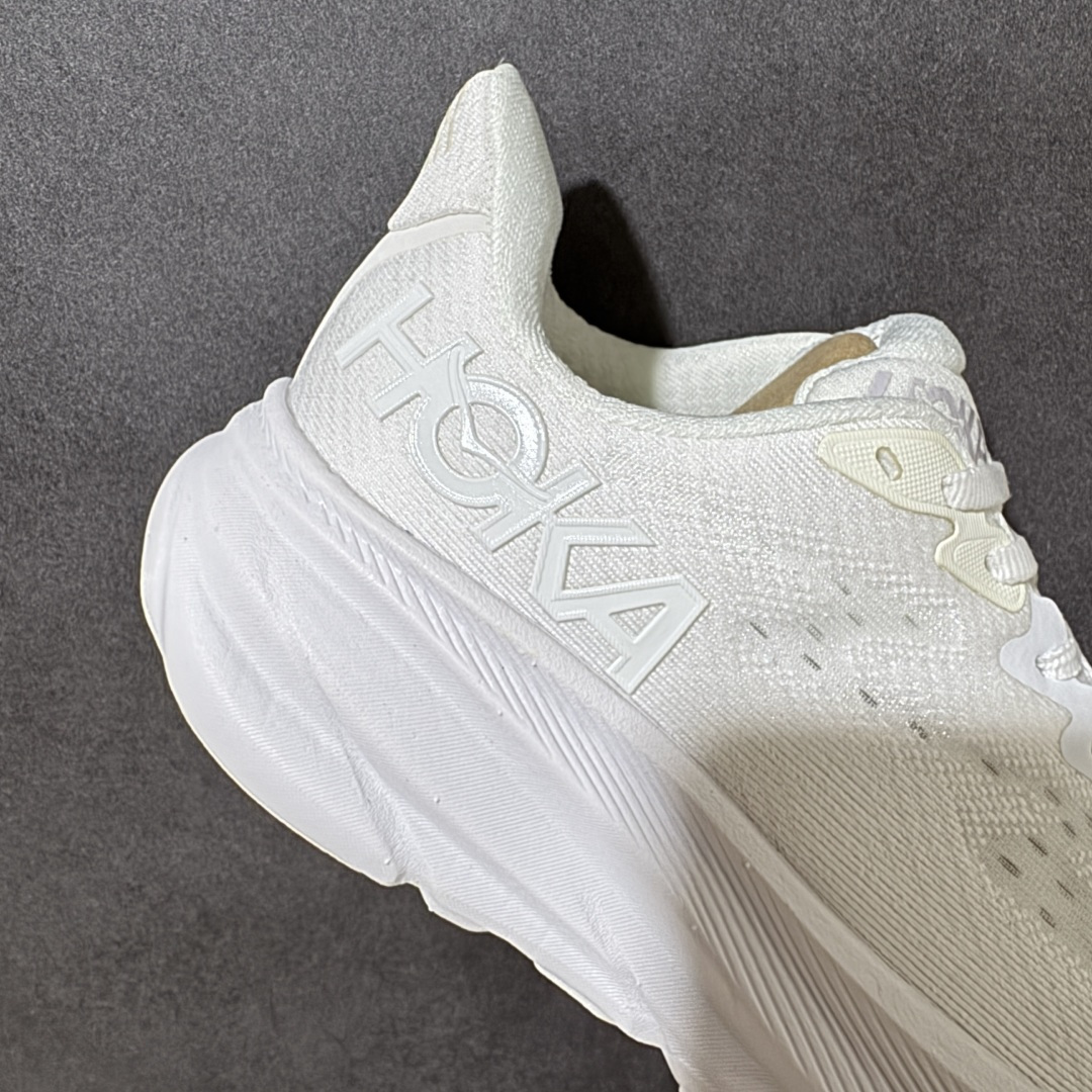HOKA W CLIFTON PRO 轻量低帮户外越野跑鞋 户外山脉越野轻量运动跑鞋 鞋面用轻的无缝架构 鞋带用了弹性不