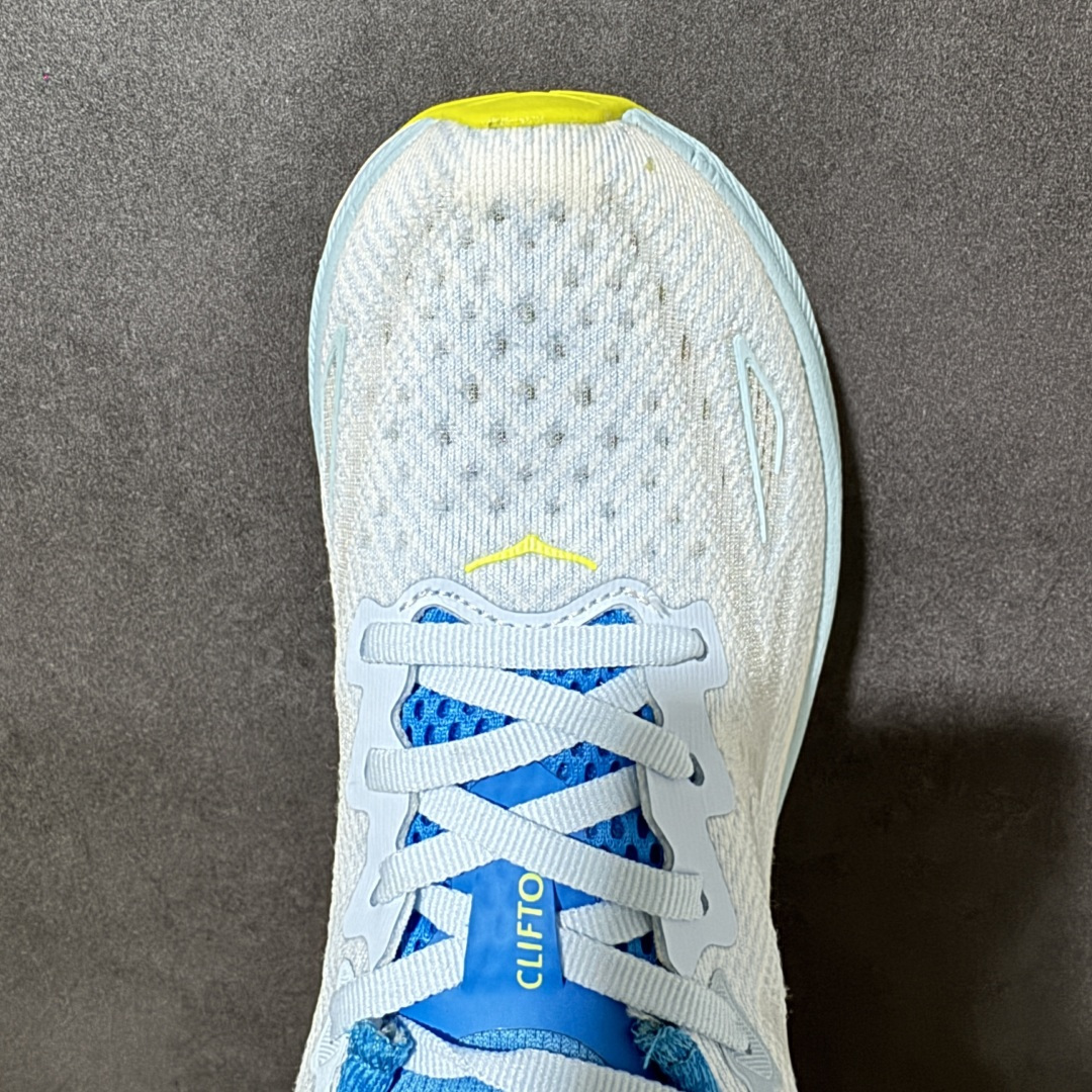HOKA W CLIFTON PRO 轻量低帮户外越野跑鞋 户外山脉越野轻量运动跑鞋 鞋面用轻的无缝架构 鞋带用了弹性不