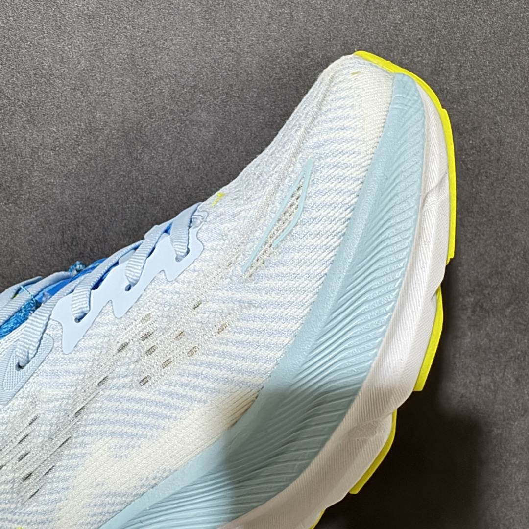 HOKA W CLIFTON PRO 轻量低帮户外越野跑鞋 户外山脉越野轻量运动跑鞋 鞋面用轻的无缝架构 鞋带用了弹性不