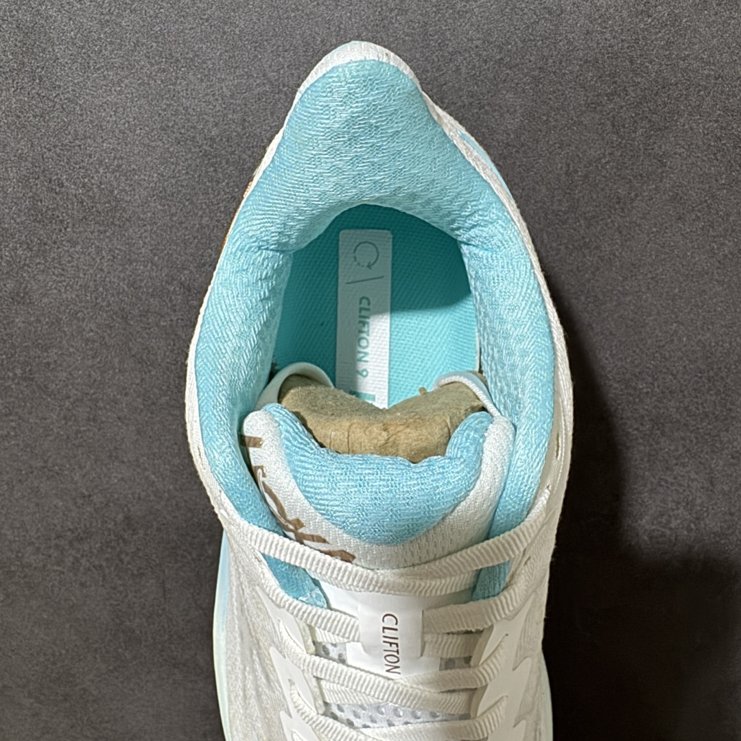 HOKA W CLIFTON PRO 轻量低帮户外越野跑鞋 户外山脉越野轻量运动跑鞋 鞋面用轻的无缝架构 鞋带用了弹性不