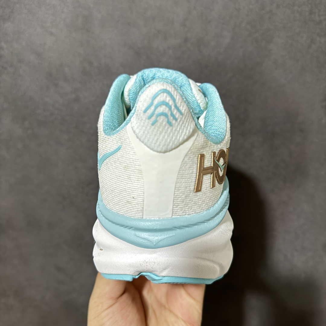 HOKA W CLIFTON PRO 轻量低帮户外越野跑鞋 户外山脉越野轻量运动跑鞋 鞋面用轻的无缝架构 鞋带用了弹性不