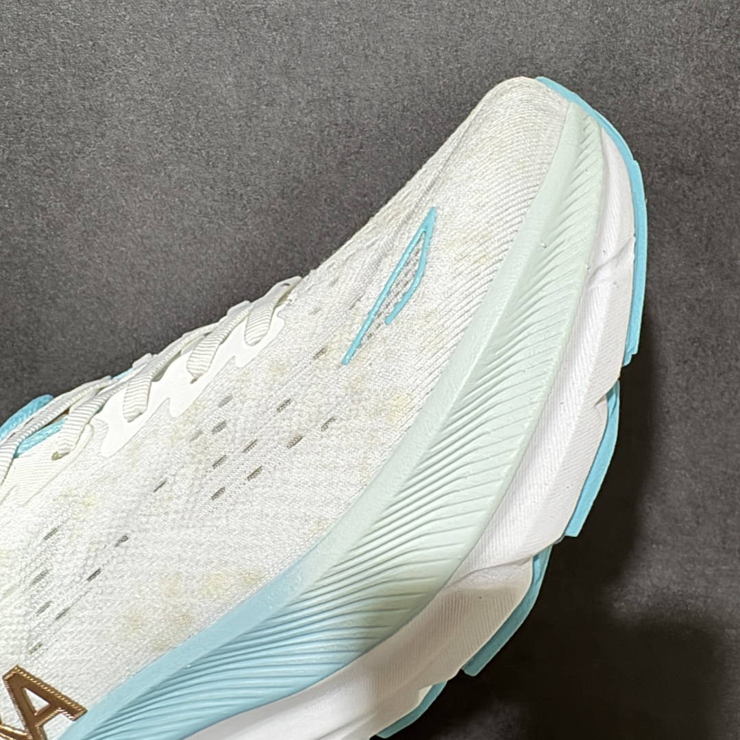 HOKA W CLIFTON PRO 轻量低帮户外越野跑鞋 户外山脉越野轻量运动跑鞋 鞋面用轻的无缝架构 鞋带用了弹性不