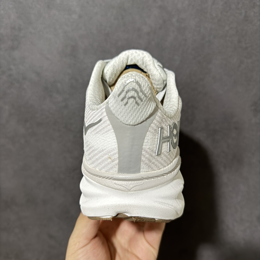 HOKA W CLIFTON PRO 轻量低帮户外越野跑鞋 户外山脉越野轻量运动跑鞋 鞋面用轻的无缝架构 鞋带用了弹性不