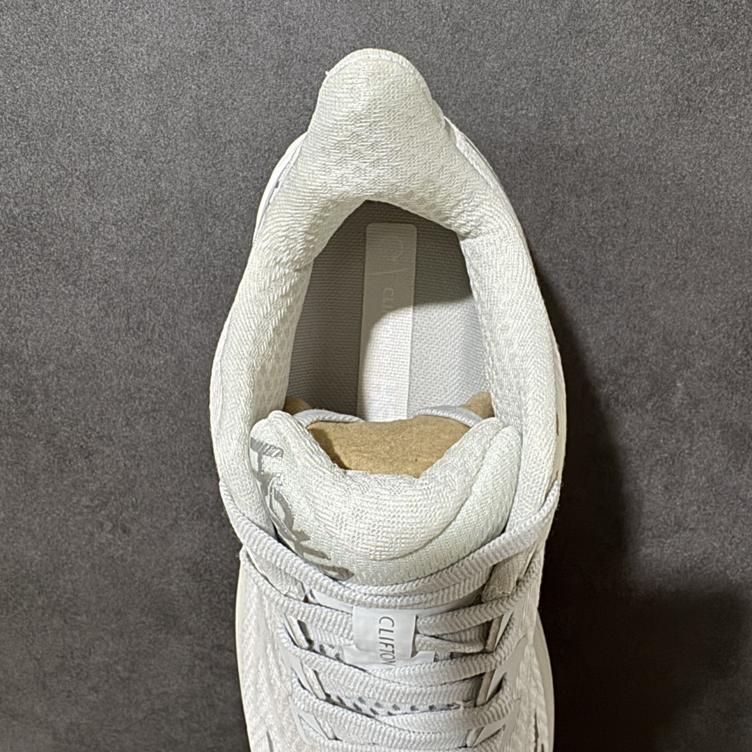 HOKA W CLIFTON PRO 轻量低帮户外越野跑鞋 户外山脉越野轻量运动跑鞋 鞋面用轻的无缝架构 鞋带用了弹性不