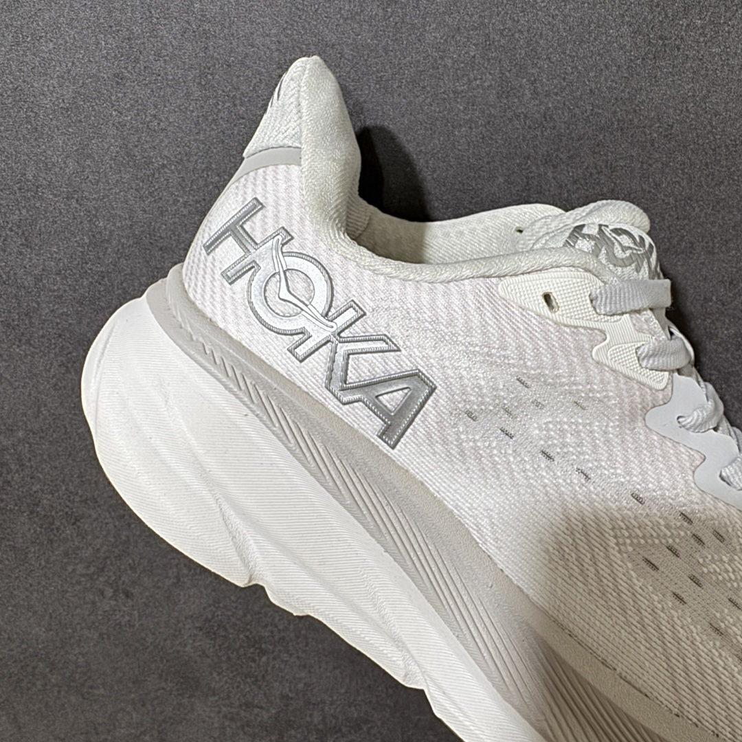 HOKA W CLIFTON PRO 轻量低帮户外越野跑鞋 户外山脉越野轻量运动跑鞋 鞋面用轻的无缝架构 鞋带用了弹性不