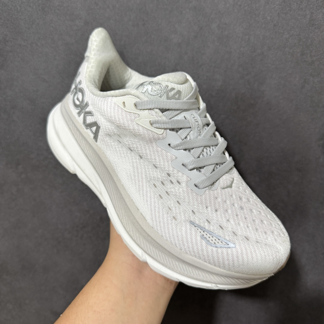 HOKA W CLIFTON PRO 轻量低帮户外越野跑鞋 户外山脉越野轻量运动跑鞋 鞋面用轻的无缝架构 鞋带用了弹性不