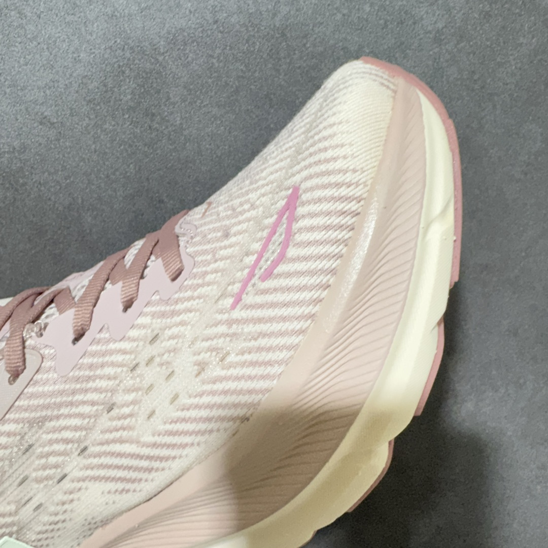 HOKA W CLIFTON PRO 轻量低帮户外越野跑鞋 户外山脉越野轻量运动跑鞋 鞋面用轻的无缝架构 鞋带用了弹性不