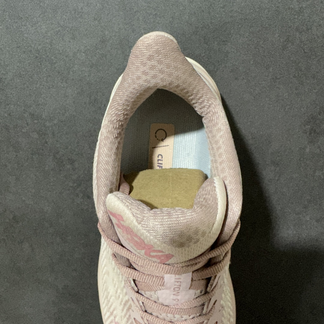 HOKA W CLIFTON PRO 轻量低帮户外越野跑鞋 户外山脉越野轻量运动跑鞋 鞋面用轻的无缝架构 鞋带用了弹性不