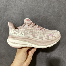 HOKA W CLIFTON PRO 轻量低帮户外越野跑鞋 户外山脉越野轻量运动跑鞋 鞋面用轻的无缝架构 鞋带用了弹性不 HOKA W CLIFTON PRO 轻量低帮户外越野跑鞋 户外山脉越野轻量运动跑鞋 鞋面用轻的无缝架构 鞋带用了弹性不