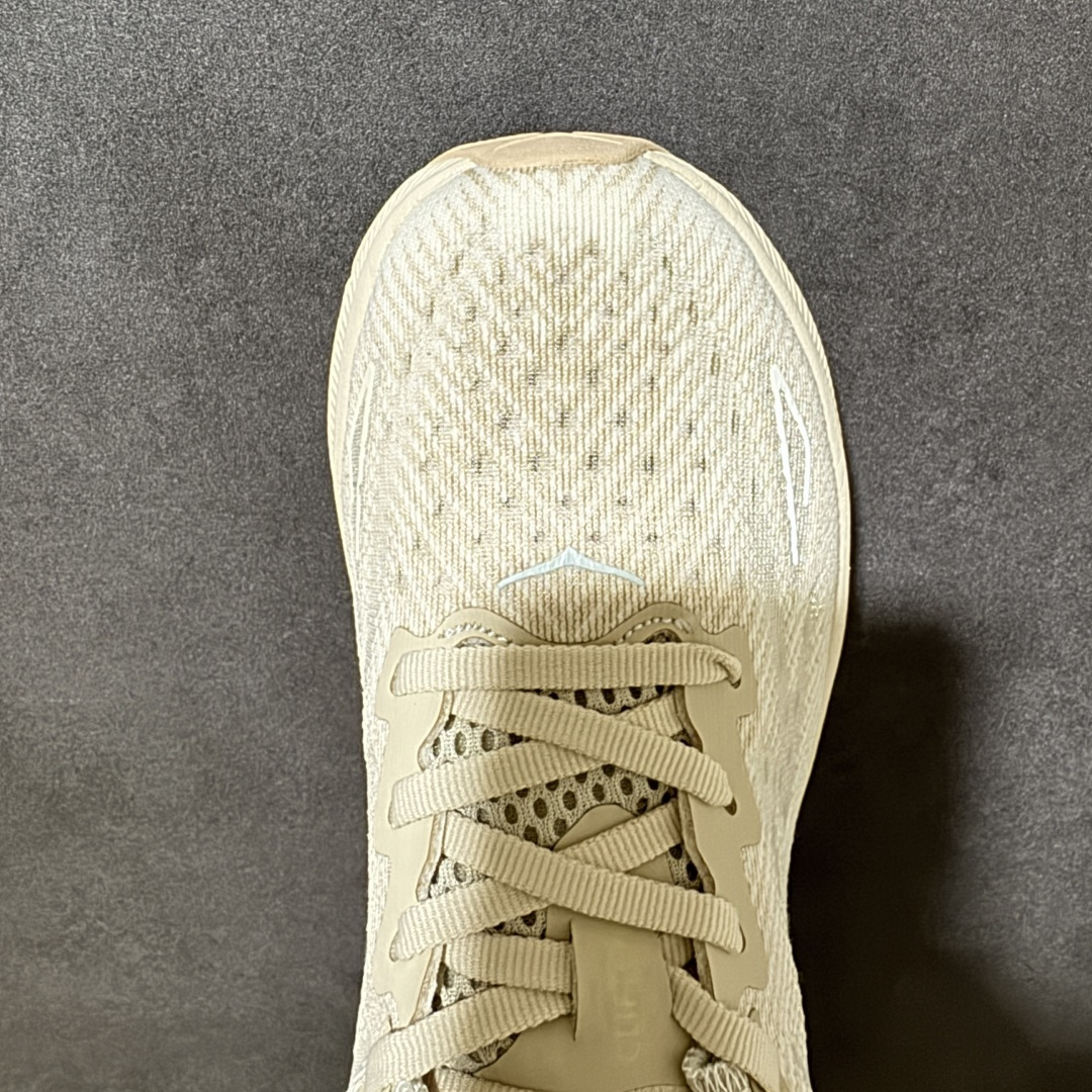 HOKA W CLIFTON PRO 轻量低帮户外越野跑鞋 户外山脉越野轻量运动跑鞋 鞋面用轻的无缝架构 鞋带用了弹性不