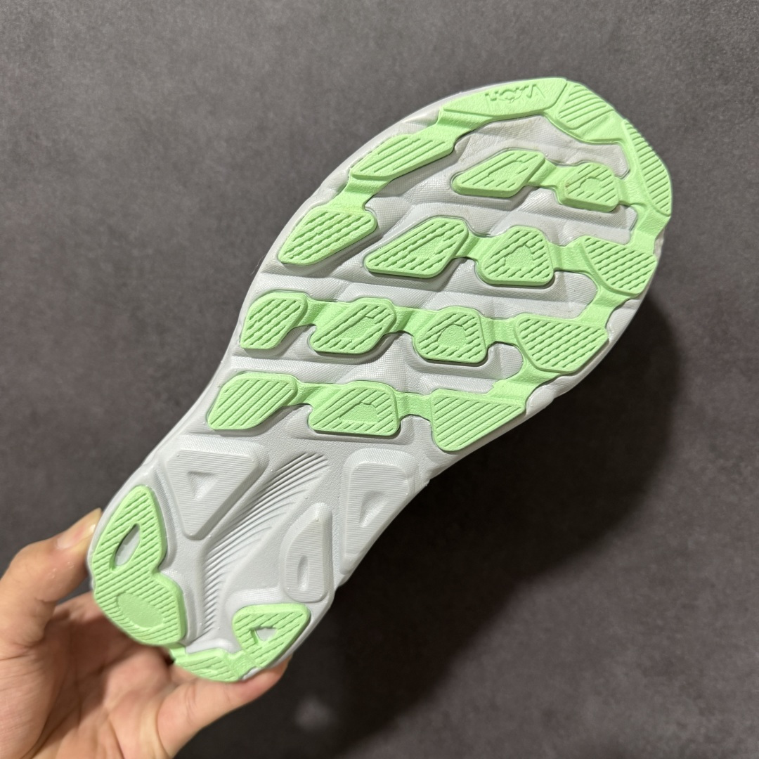 HOKA W CLIFTON PRO 轻量低帮户外越野跑鞋 户外山脉越野轻量运动跑鞋 鞋面用轻的无缝架构 鞋带用了弹性不