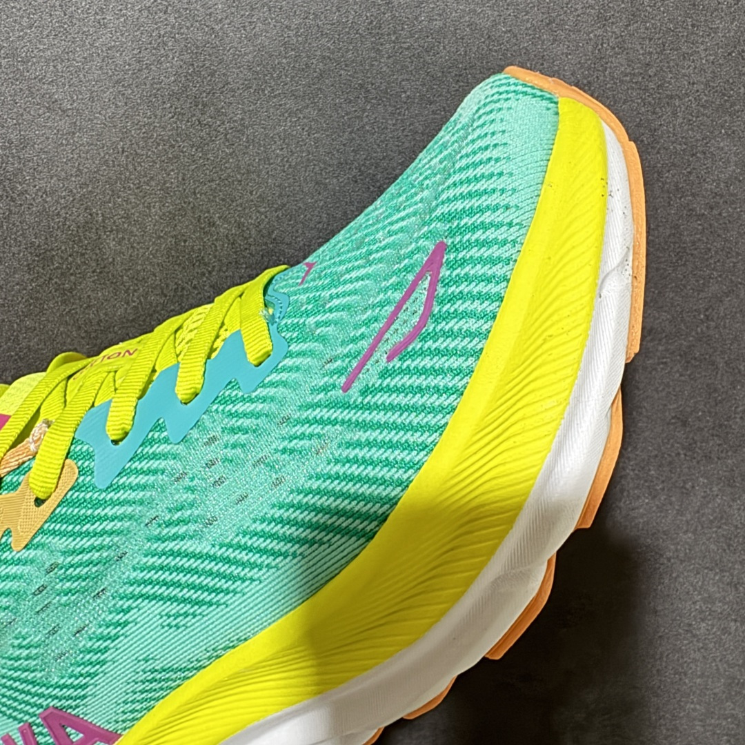 HOKA W CLIFTON PRO 轻量低帮户外越野跑鞋 户外山脉越野轻量运动跑鞋 鞋面用轻的无缝架构 鞋带用了弹性不